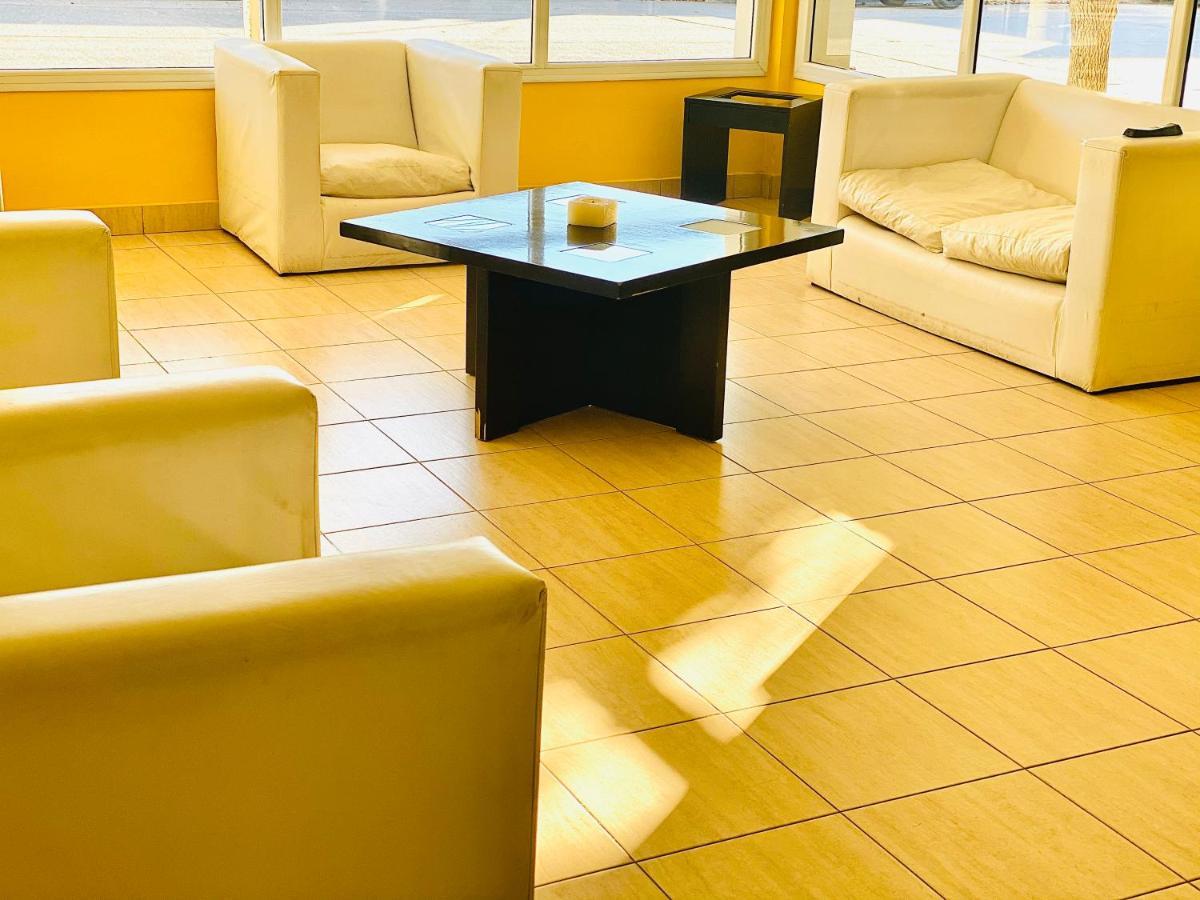 פוארטו מדרין Hotel Tandil מראה חיצוני תמונה