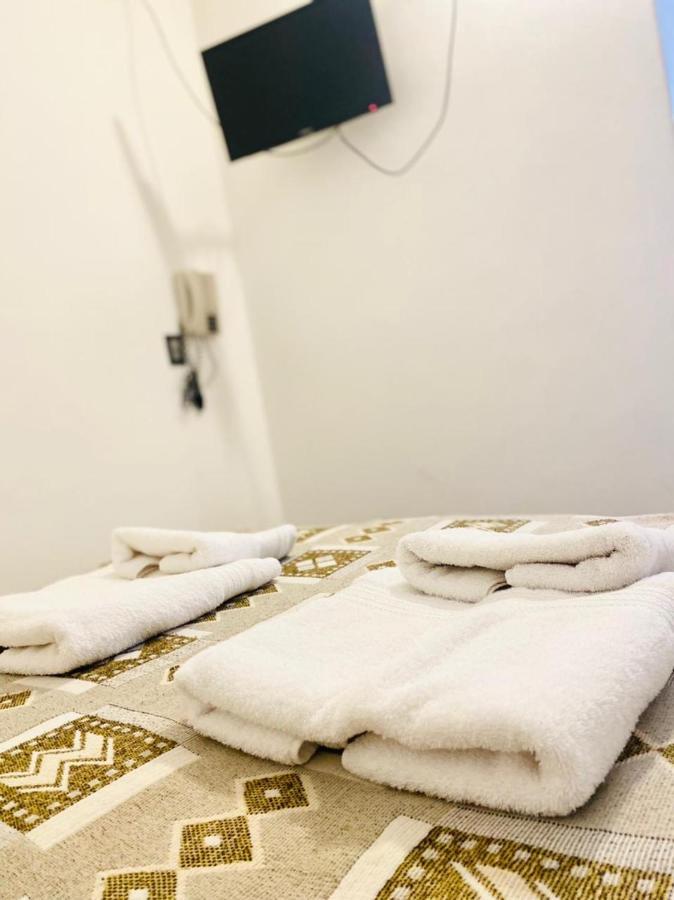 פוארטו מדרין Hotel Tandil מראה חיצוני תמונה