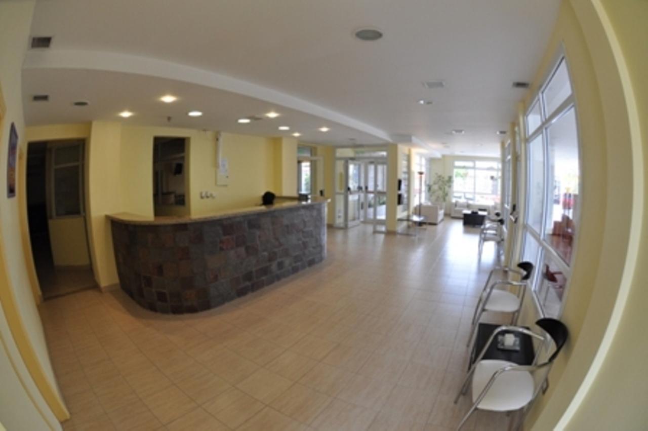 פוארטו מדרין Hotel Tandil מראה חיצוני תמונה